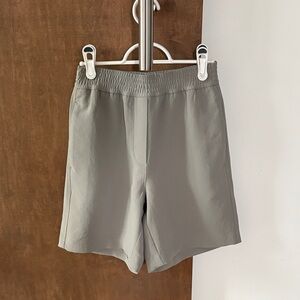 Wilfred Women's Gray Shorts